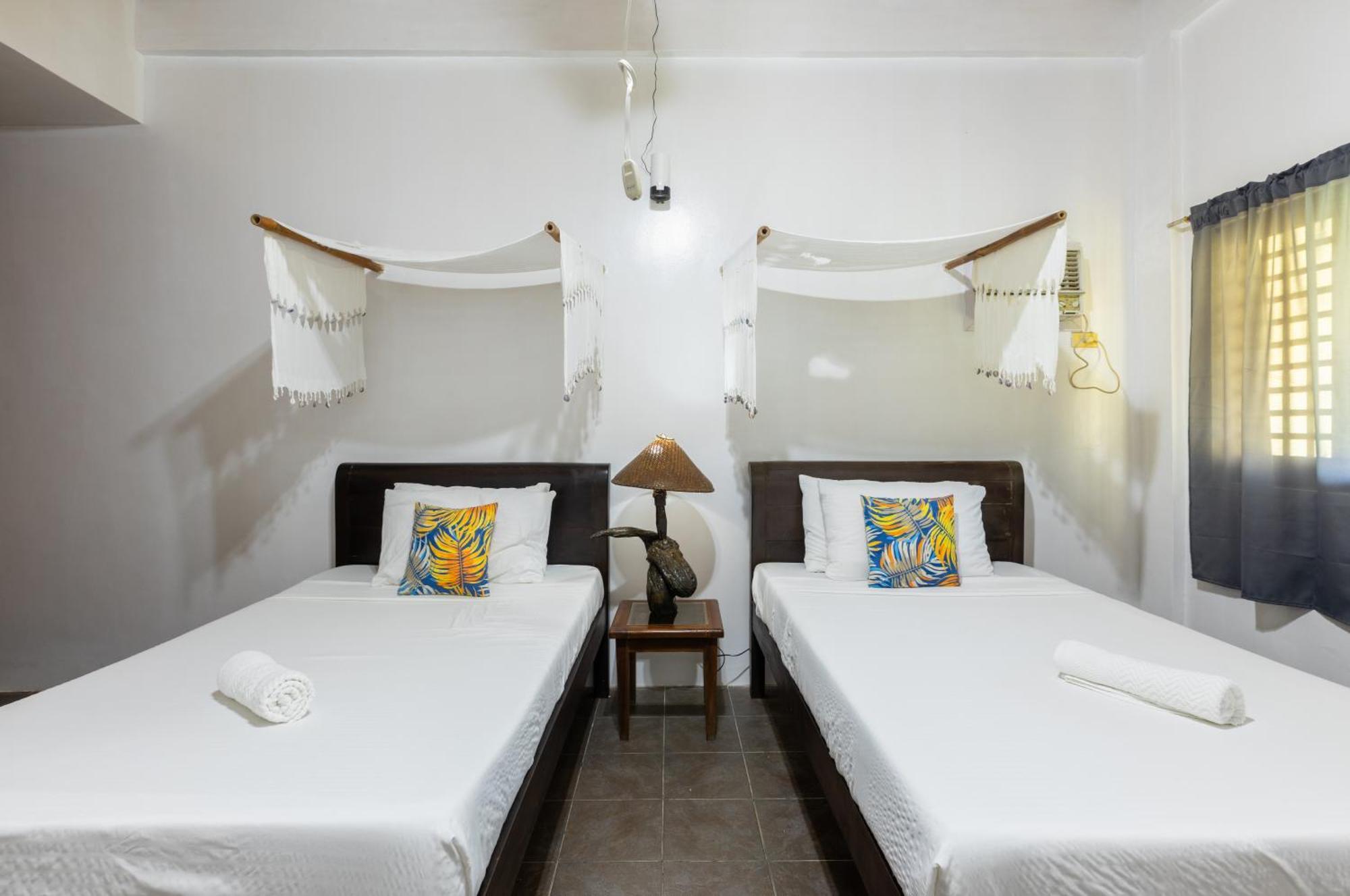Nabulao Beach Resort Hinoba-an Exterior foto
